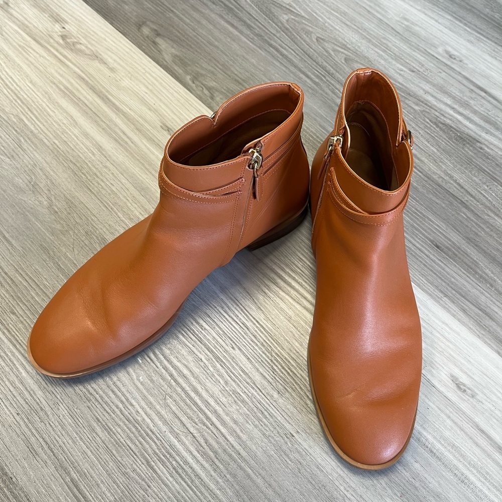 Elegant Tan Ankle Boots